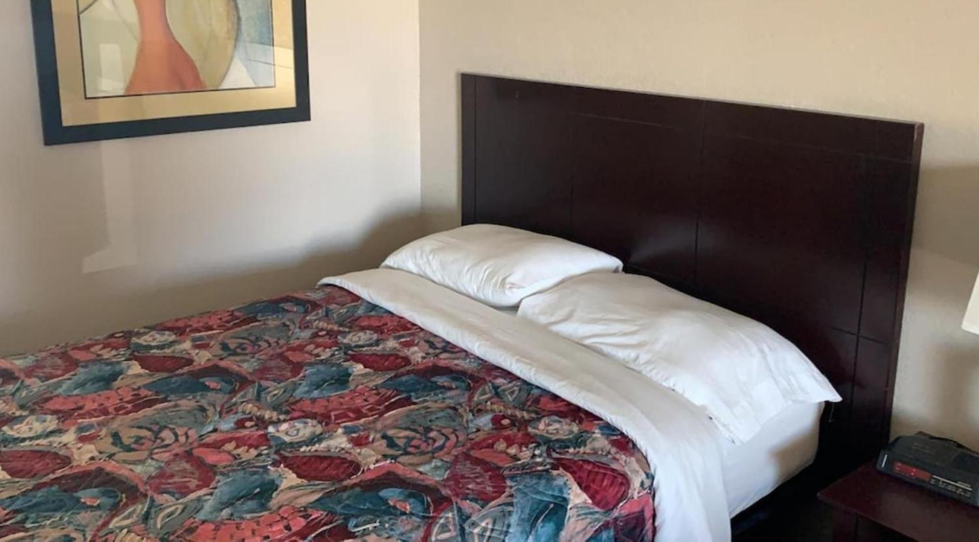 Oyo Sheldon'S Motel And Restaurant キーズビル  エクステリア 写真