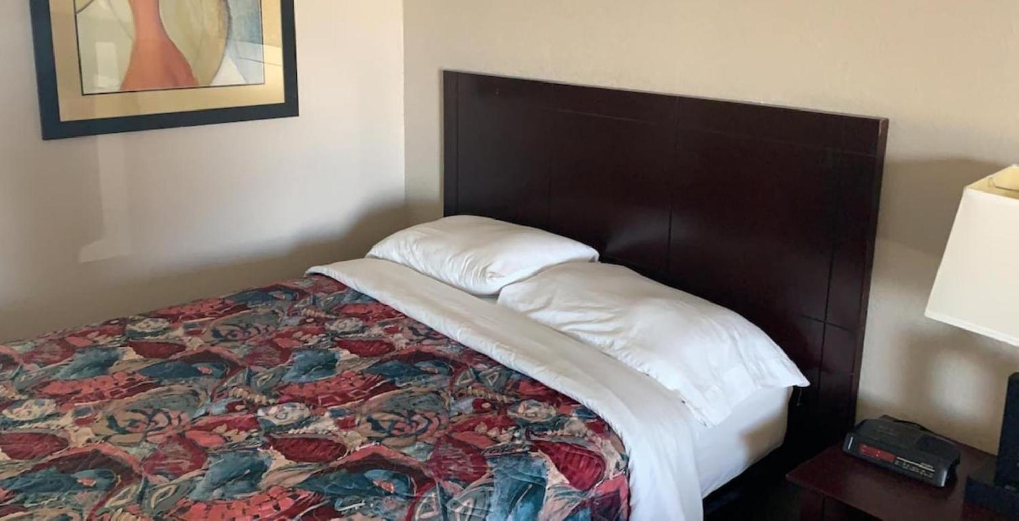 Oyo Sheldon'S Motel And Restaurant キーズビル  エクステリア 写真