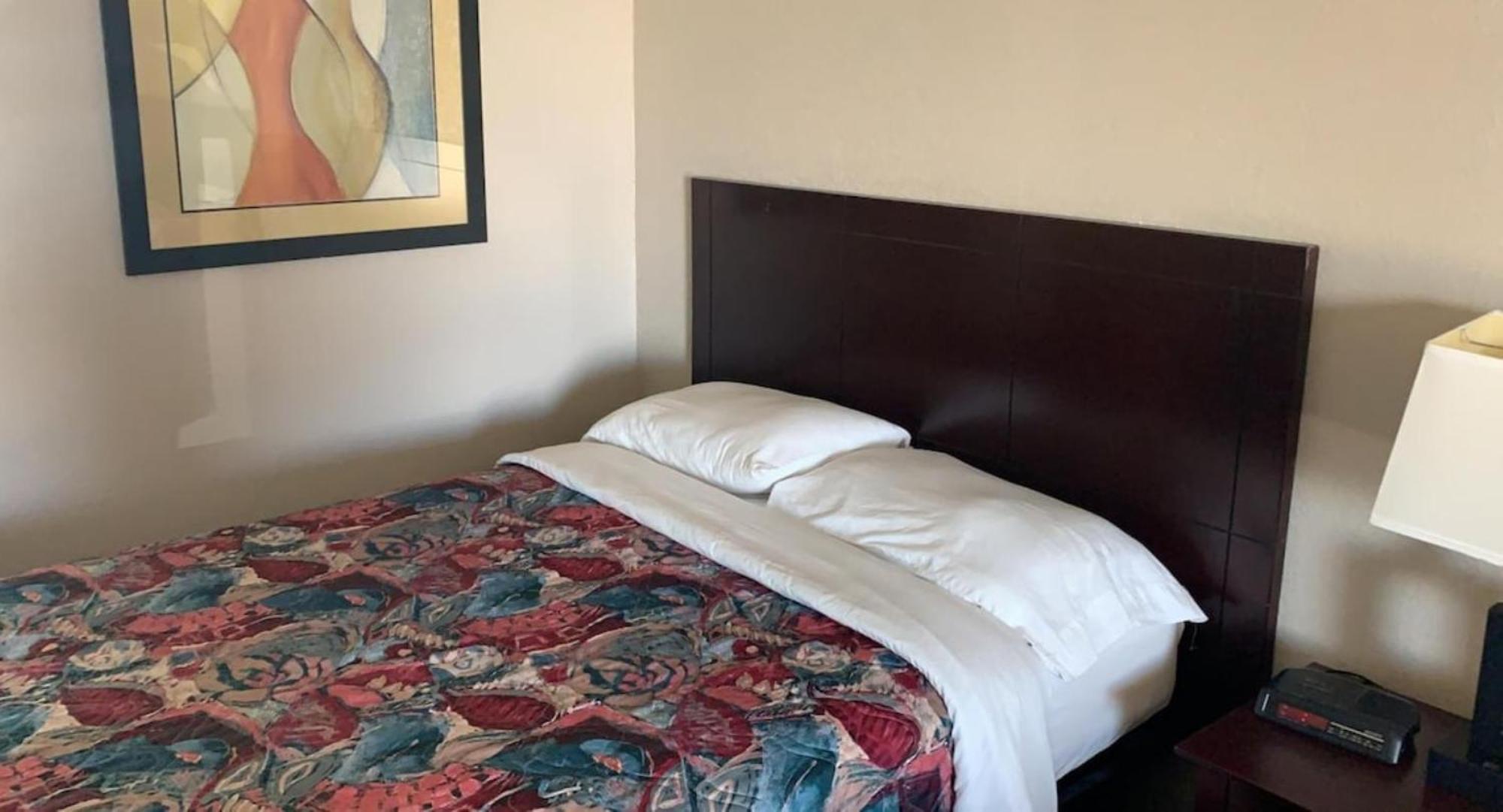Oyo Sheldon'S Motel And Restaurant キーズビル  エクステリア 写真