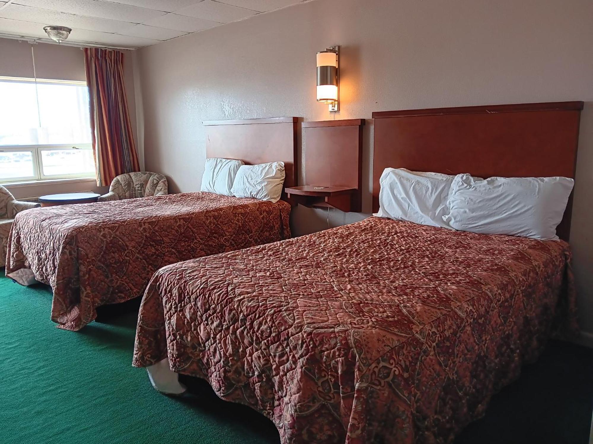 Oyo Sheldon'S Motel And Restaurant キーズビル  エクステリア 写真
