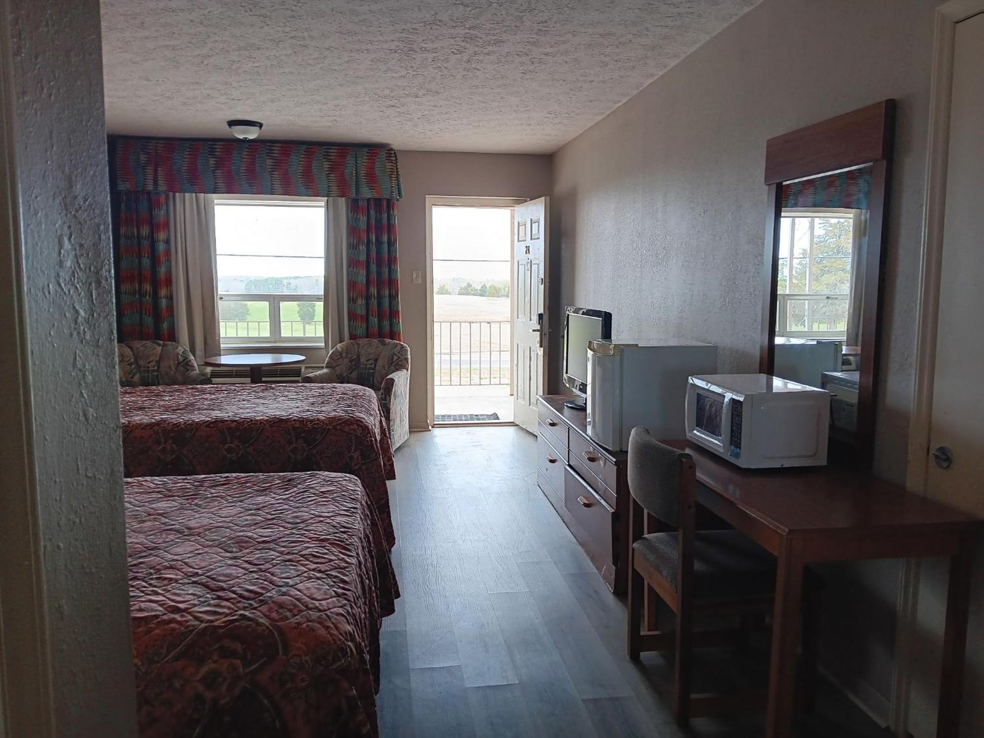 Oyo Sheldon'S Motel And Restaurant キーズビル  エクステリア 写真