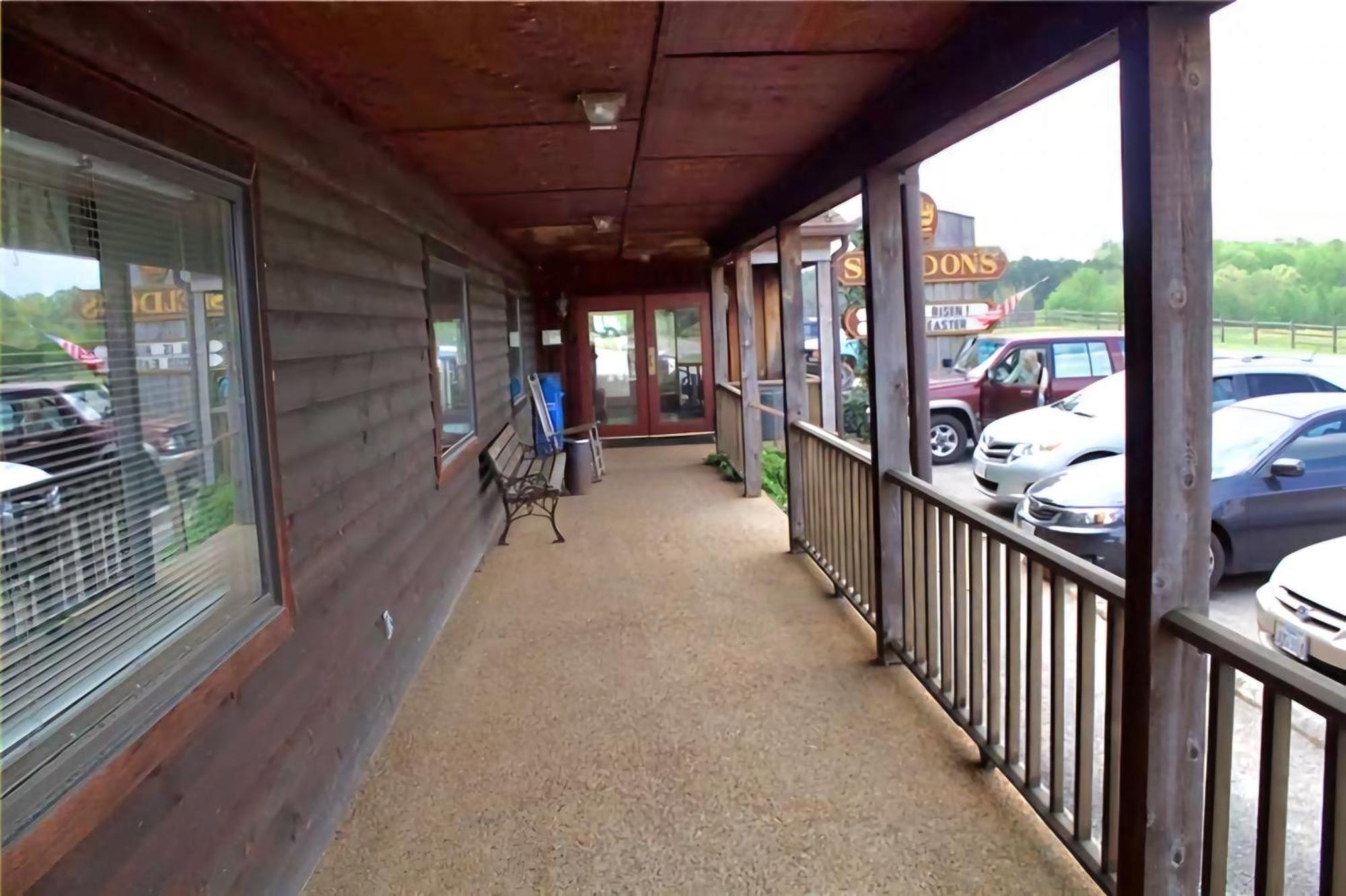 Oyo Sheldon'S Motel And Restaurant キーズビル  エクステリア 写真