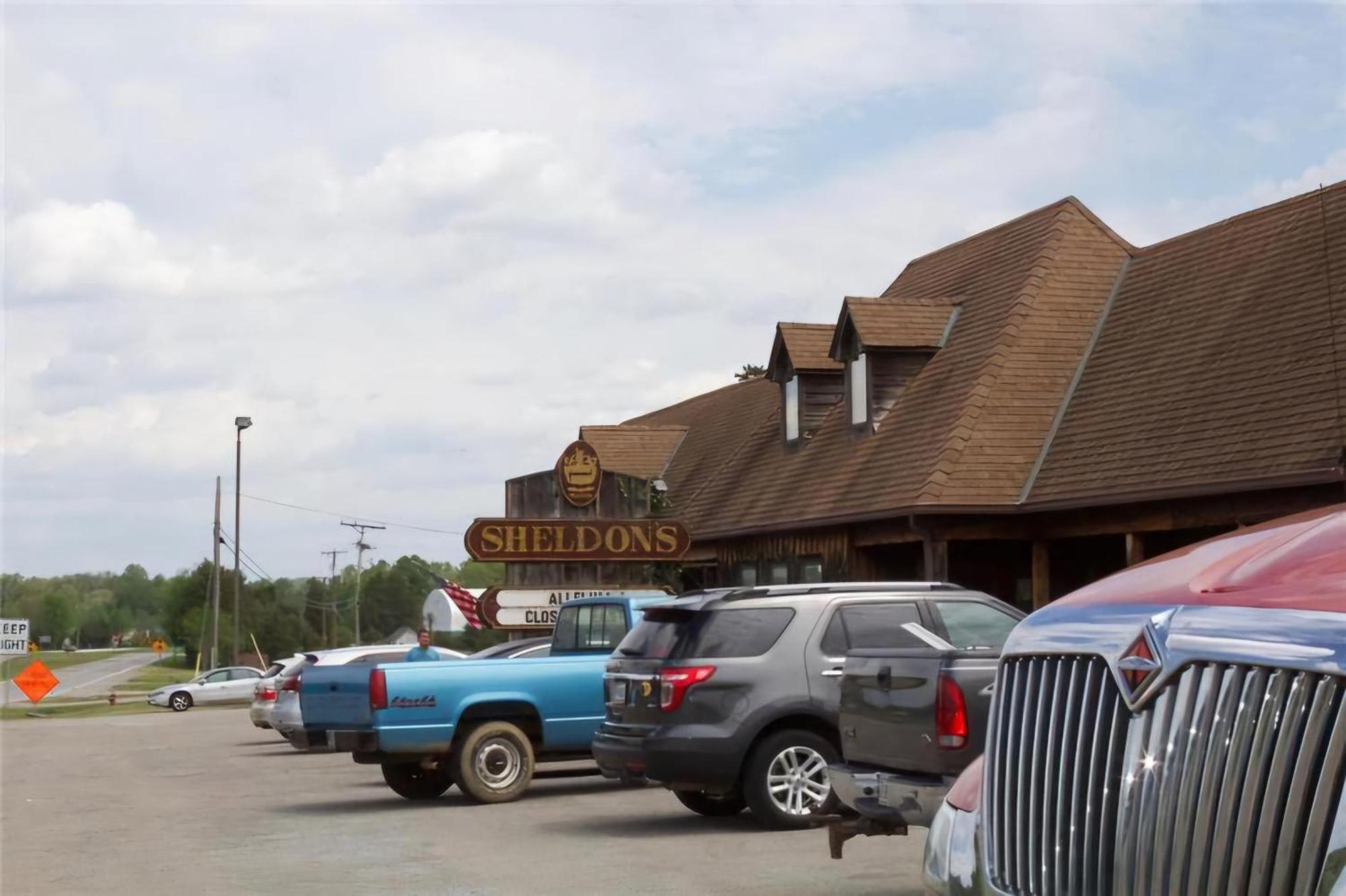 Oyo Sheldon'S Motel And Restaurant キーズビル  エクステリア 写真