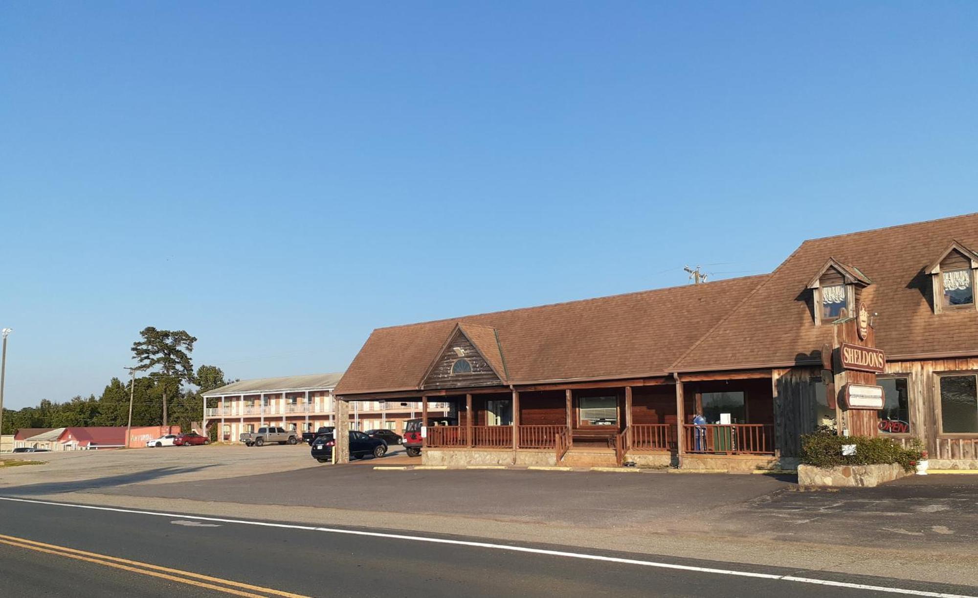 Oyo Sheldon'S Motel And Restaurant キーズビル  エクステリア 写真